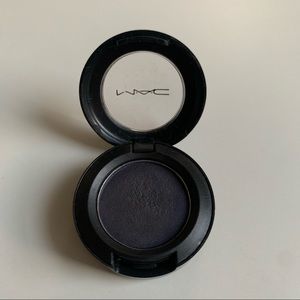 MAC eyeshadow ‘Contrast’